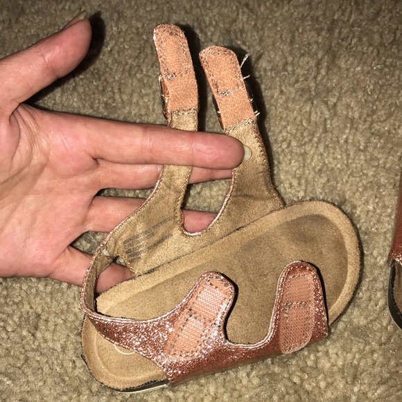 Cat & Jack sparkly pink sandals size 5 Velcro closure 💗 - Picture 6 of 6